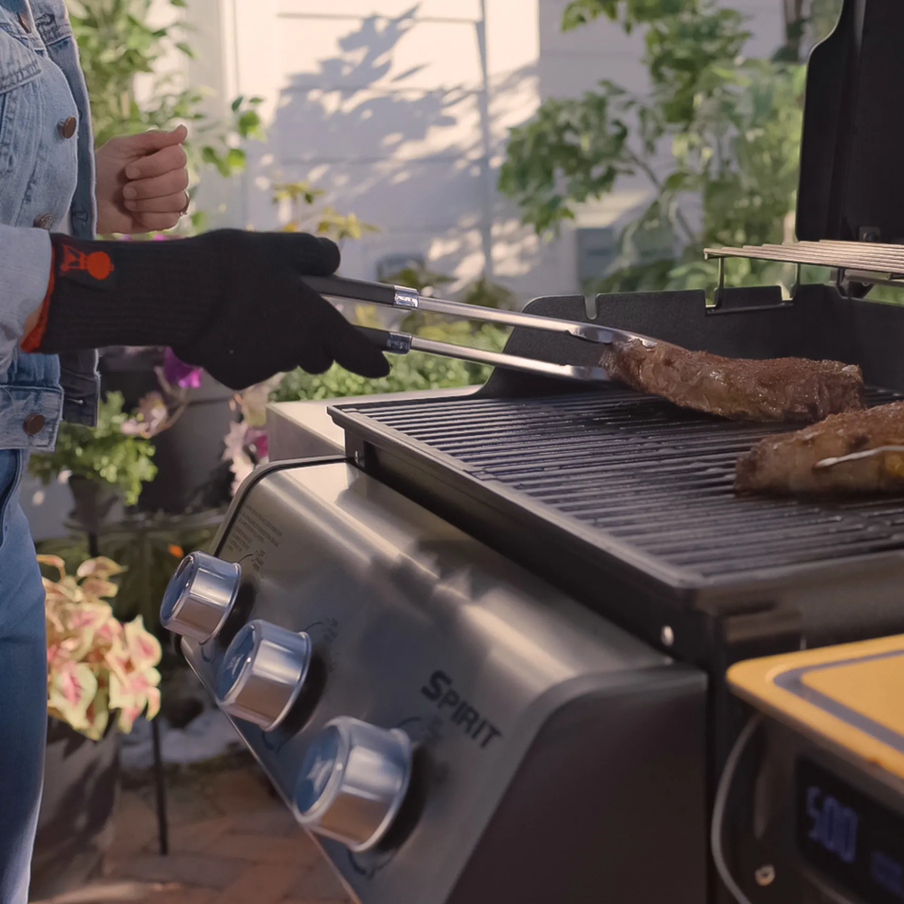 Spirit SX-315 Smart Grill (Natural Gas)