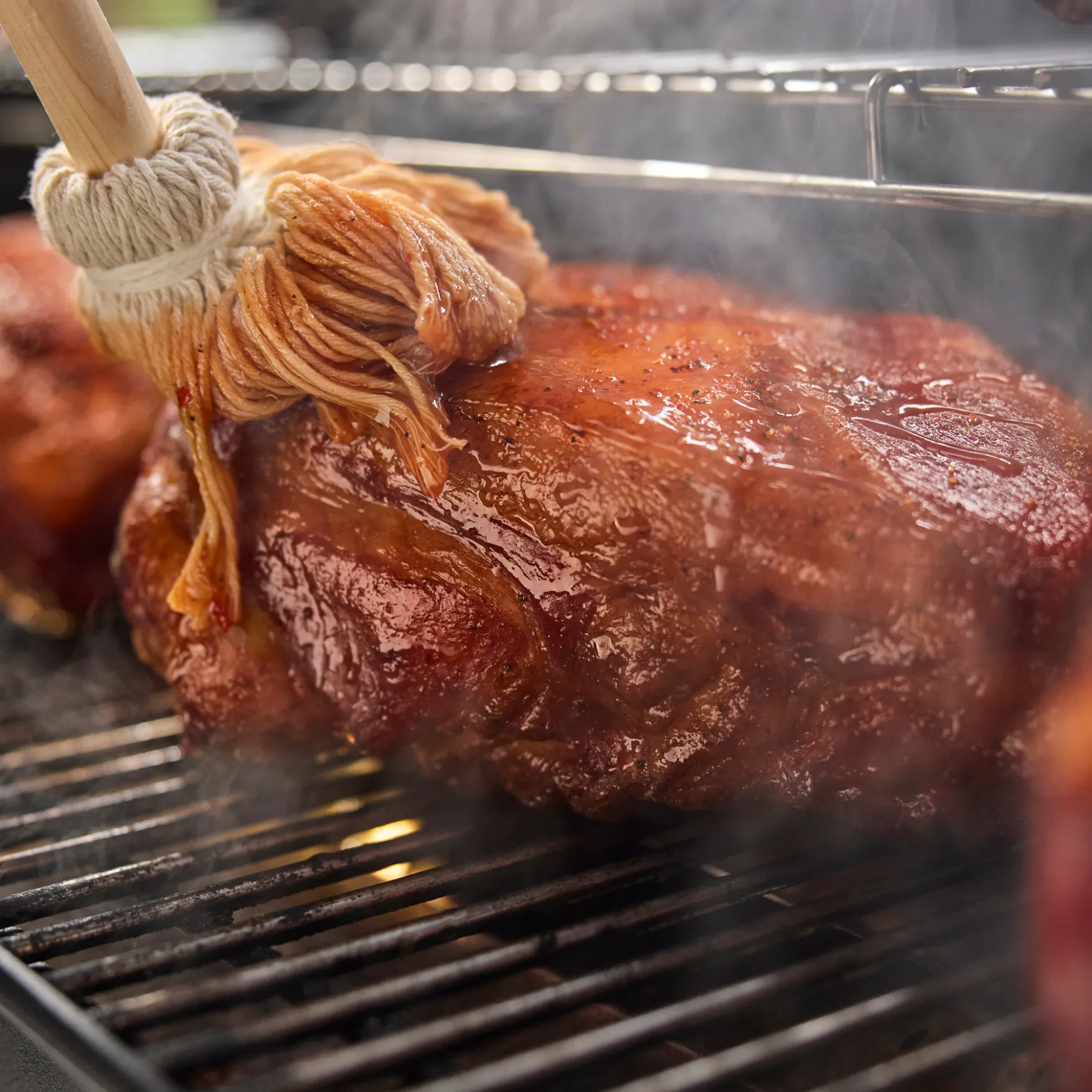 Weber Smoque™ Pellet Smoker